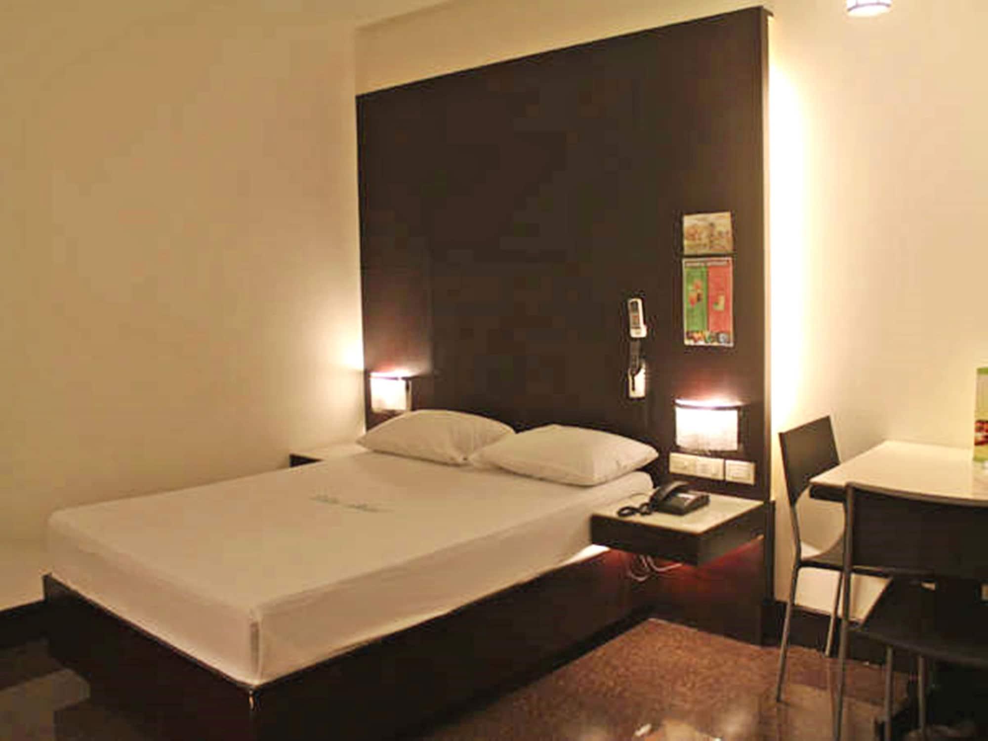 Vista Hotel Cubao Кесон Сити Екстериор снимка