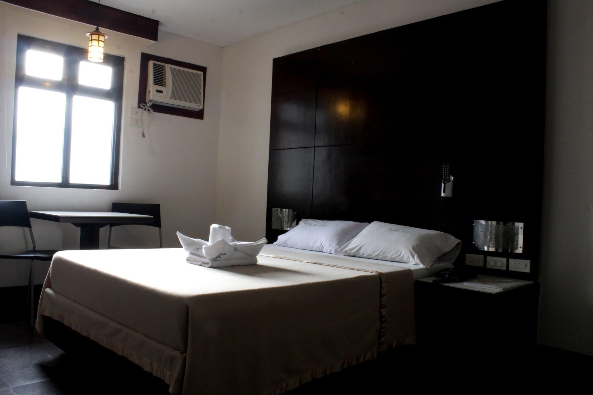 Vista Hotel Cubao Кесон Сити Екстериор снимка