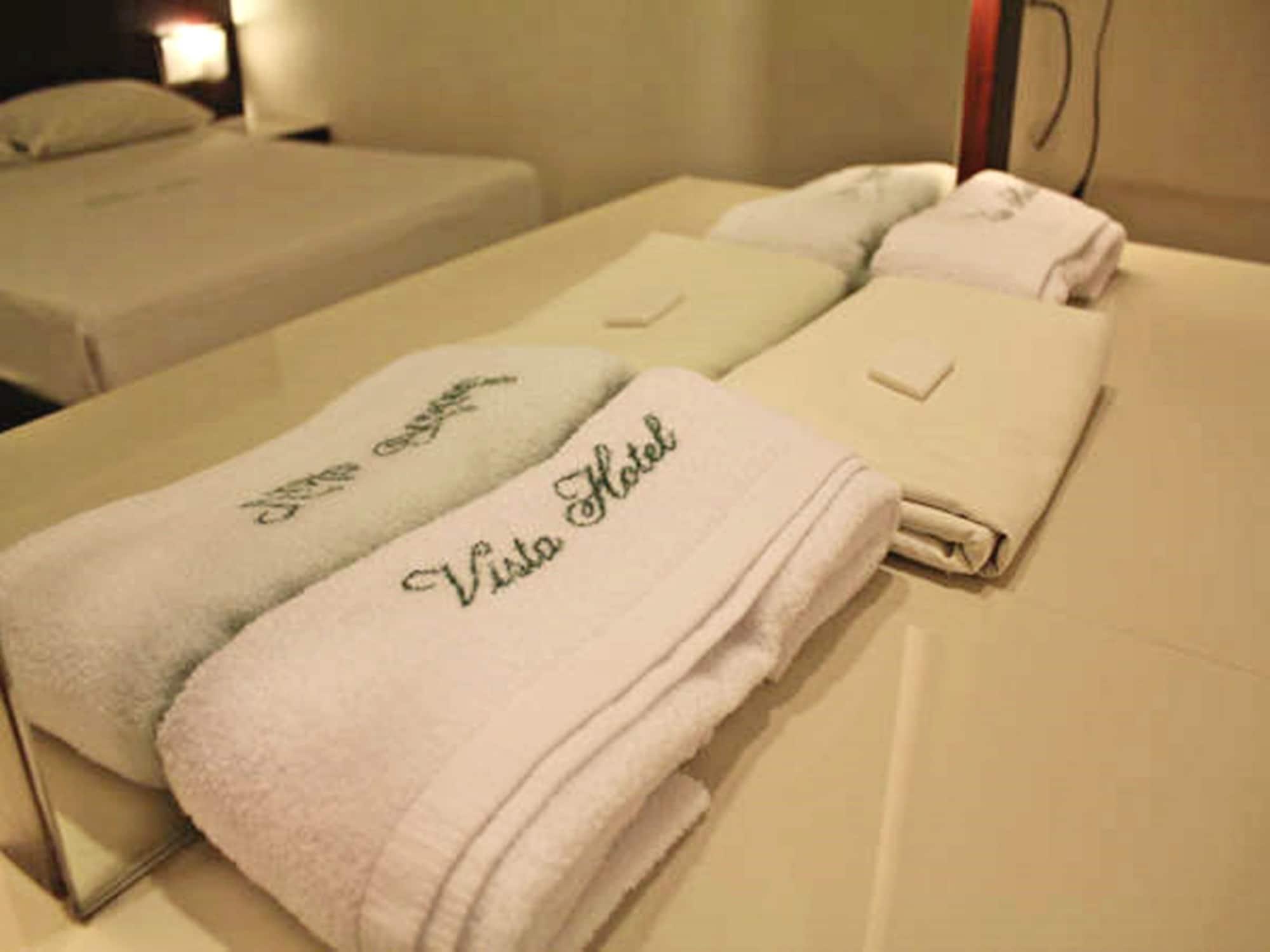 Vista Hotel Cubao Кесон Сити Екстериор снимка