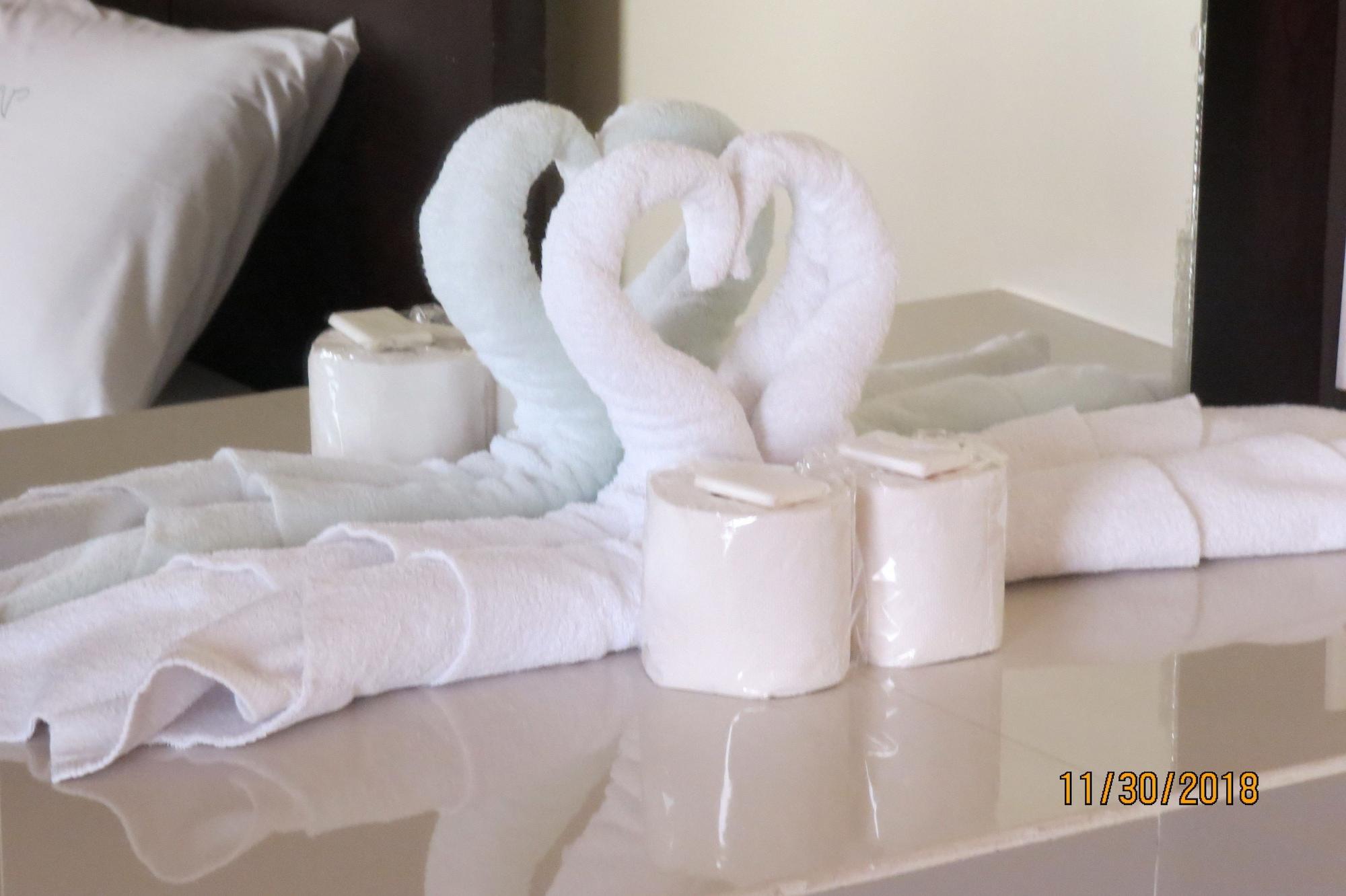 Vista Hotel Cubao Кесон Сити Екстериор снимка
