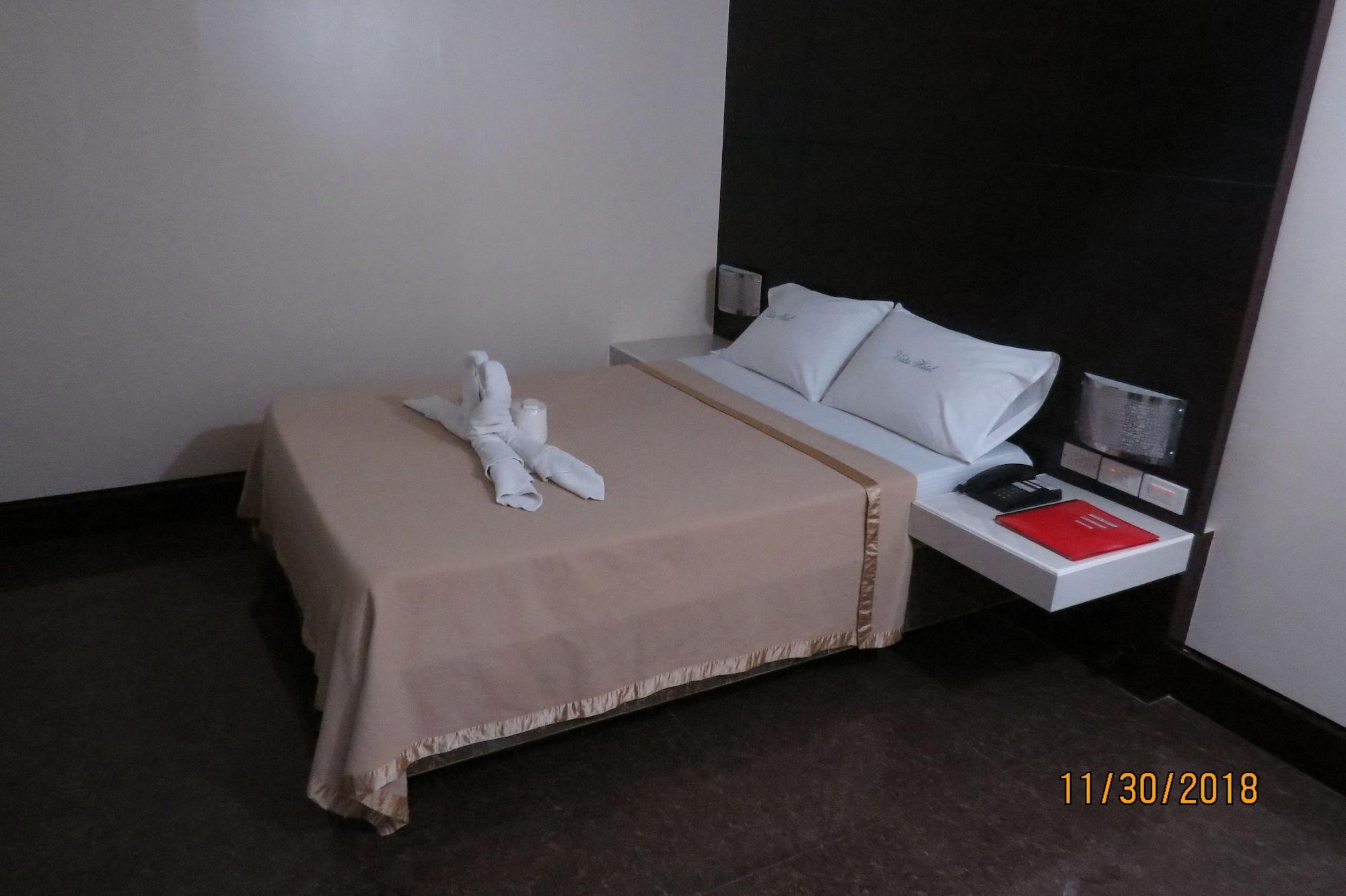 Vista Hotel Cubao Кесон Сити Екстериор снимка
