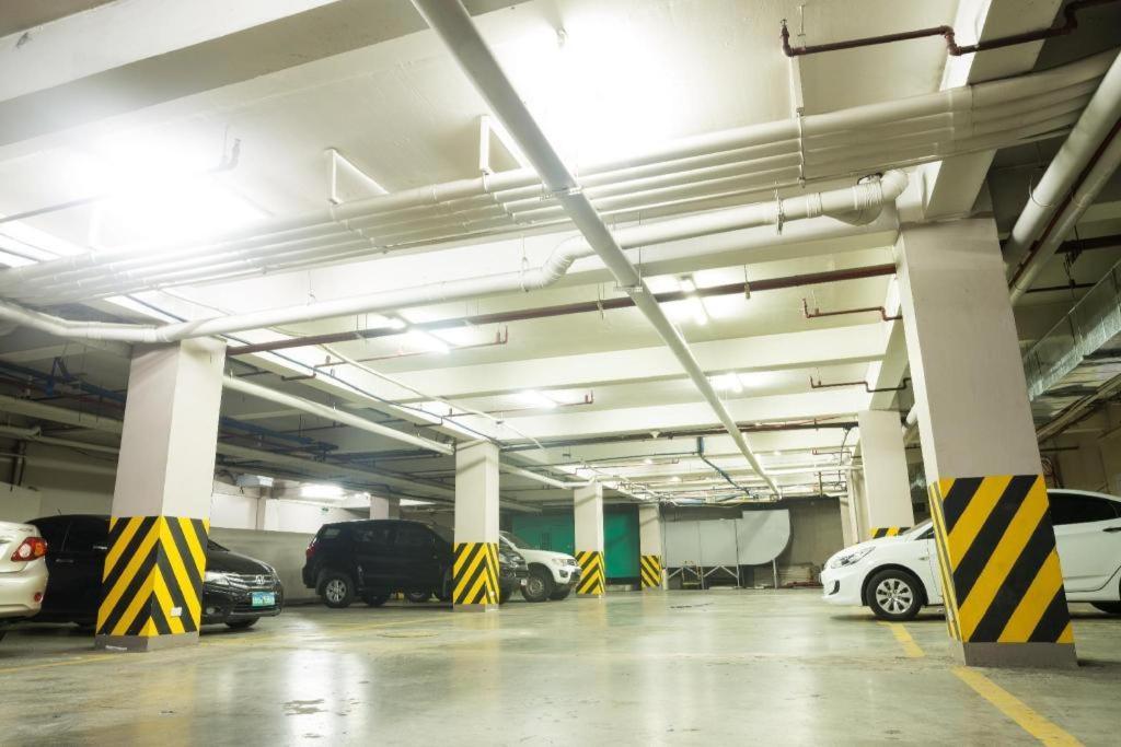 Vista Hotel Cubao Кесон Сити Екстериор снимка