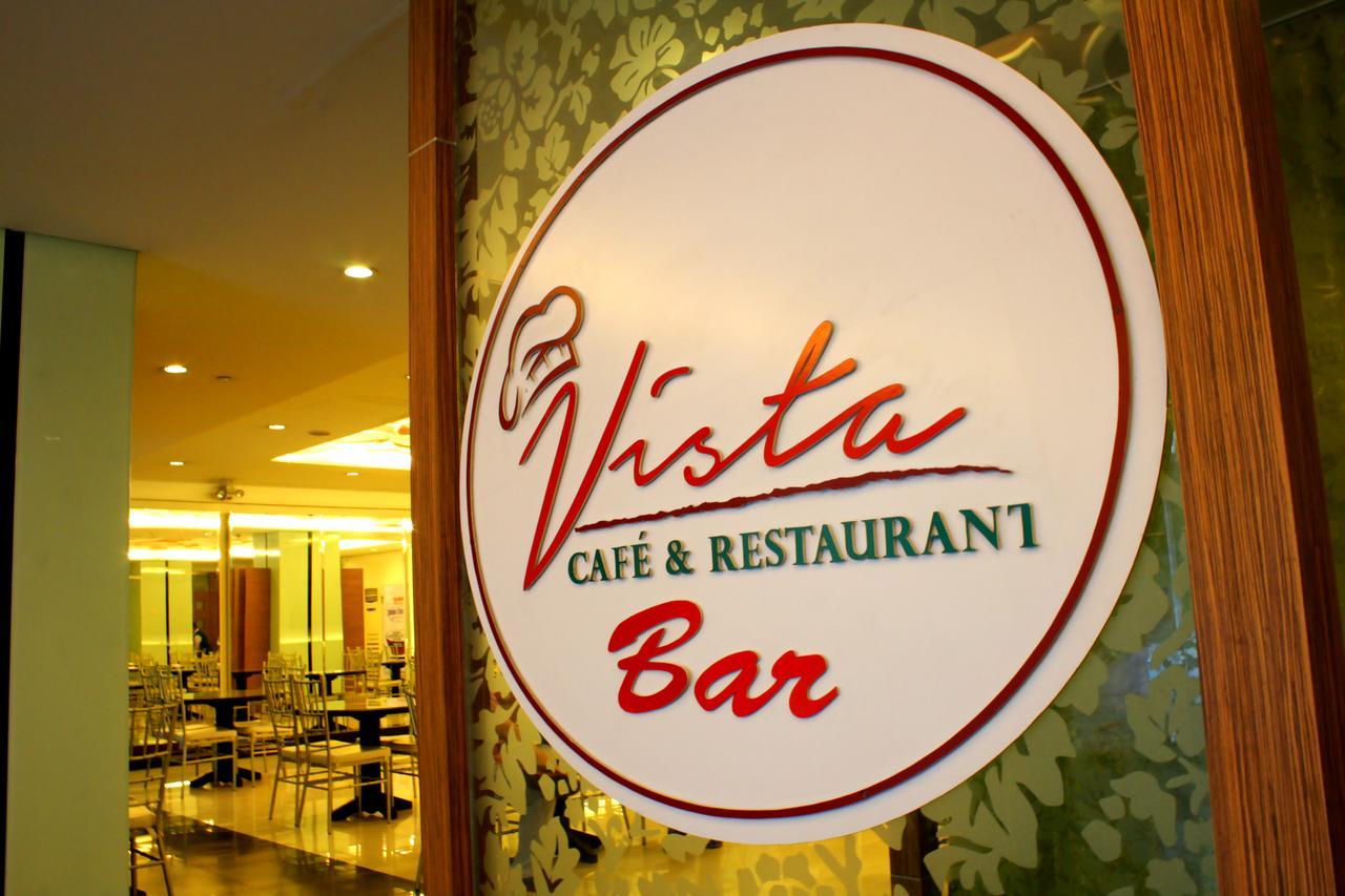 Vista Hotel Cubao Кесон Сити Екстериор снимка